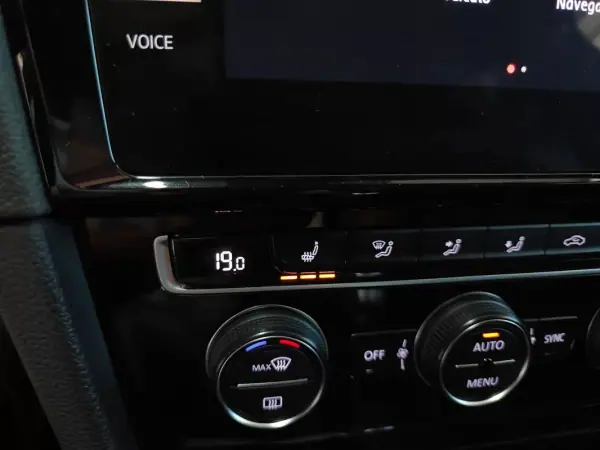 Volkswagen Golf 2018 - 26750 EUR, 99000 km - AUTO.MOTO.pt - 99000km - foto 33 de 39