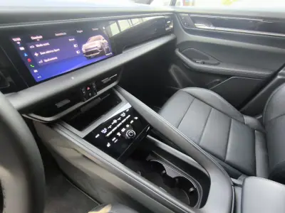Porsche Macan 2025 - 76875 EUR, 17000 km - AUTO.MOTO.pt - 17000km - foto 9 de 19