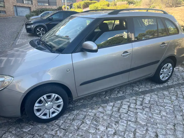 Skoda Fabia 2008 - 3250 EUR, 300000 km - AUTO.MOTO.pt - 300000km - foto 3 de 9