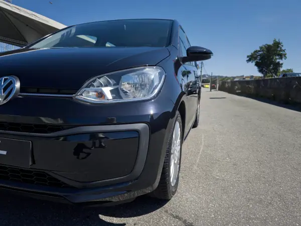 Volkswagen Up! 2016 - 7990 EUR, 97000 km - AUTO.MOTO.pt - 97000km - foto 10 de 28