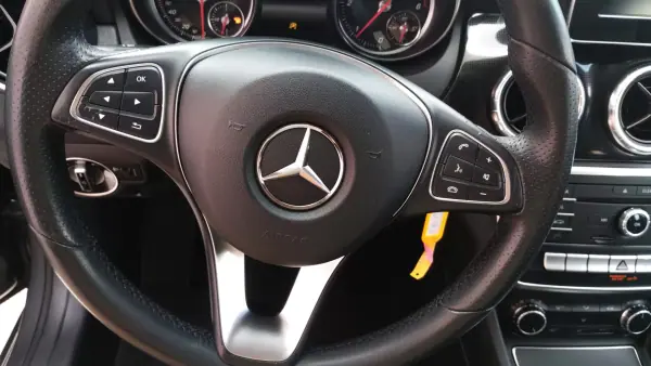 Mercedes-Benz CLA 180 2016 - 16950 EUR, 176000 km - AUTO.MOTO.pt - 176000km - foto 28 de 32