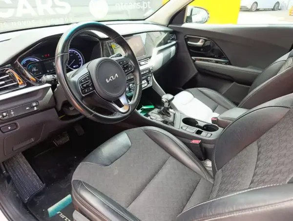 Kia Niro 2022 - 19250 EUR, 130477 km - 130477km - foto 17 de 23