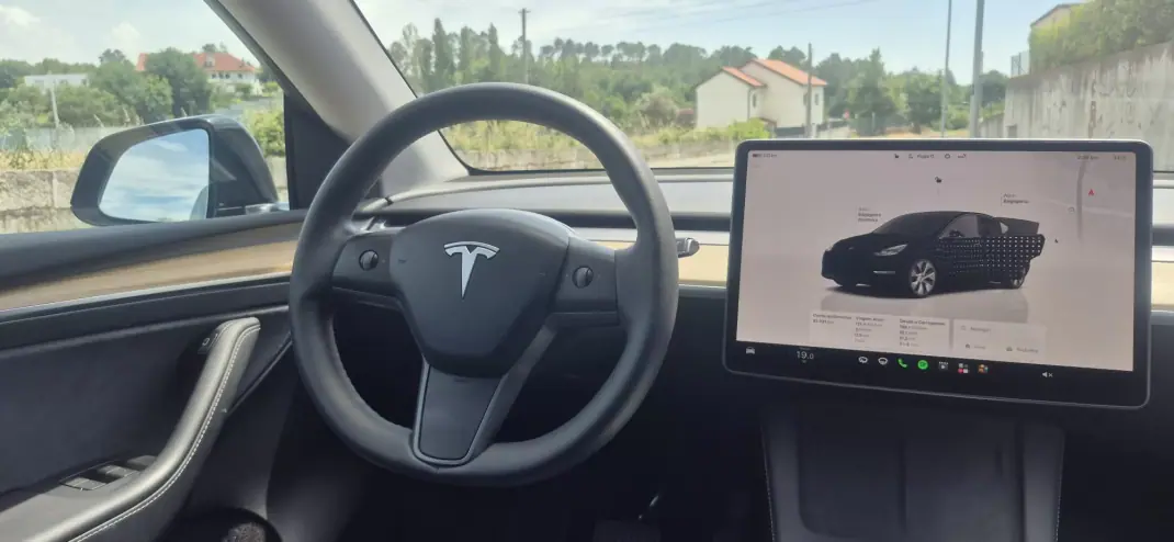 Tesla Model Y 2023 - 35900 EUR, 65000 km - 65000km - foto 10 de 18