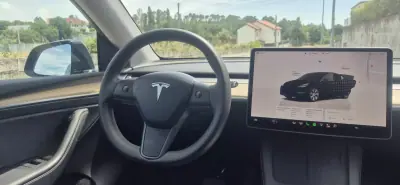 Tesla Model Y 2023 - 35900 EUR, 65000 km - AUTO.MOTO.pt - 65000km - foto 10 de 18