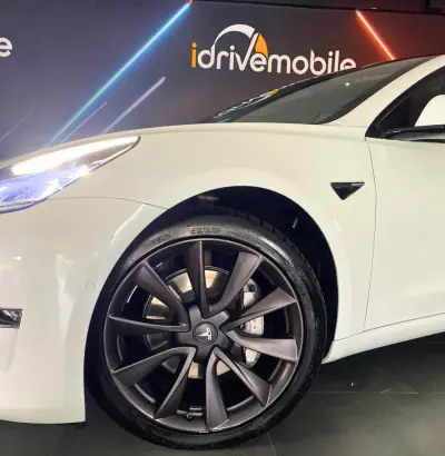 Tesla Model 3 2020 - 29900 EUR, 108726 km - AUTO.MOTO.pt - 108726km - foto 33 de 36