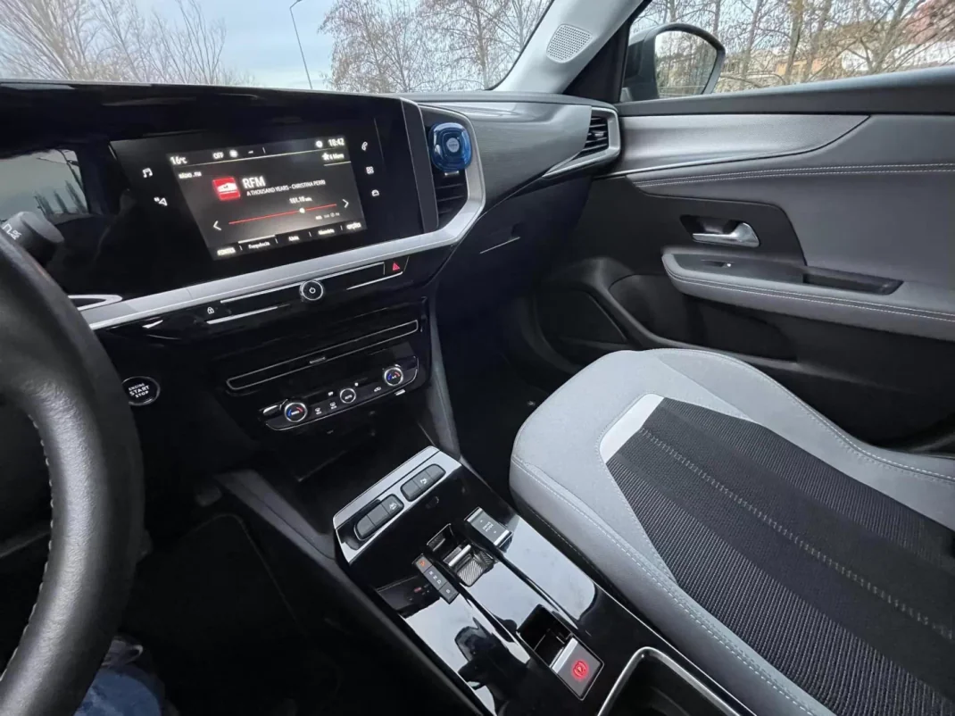 Opel Mokka-e 2022 - 24000 EUR, 28000 km - AUTO.MOTO.pt - 28000km - foto 9 de 11