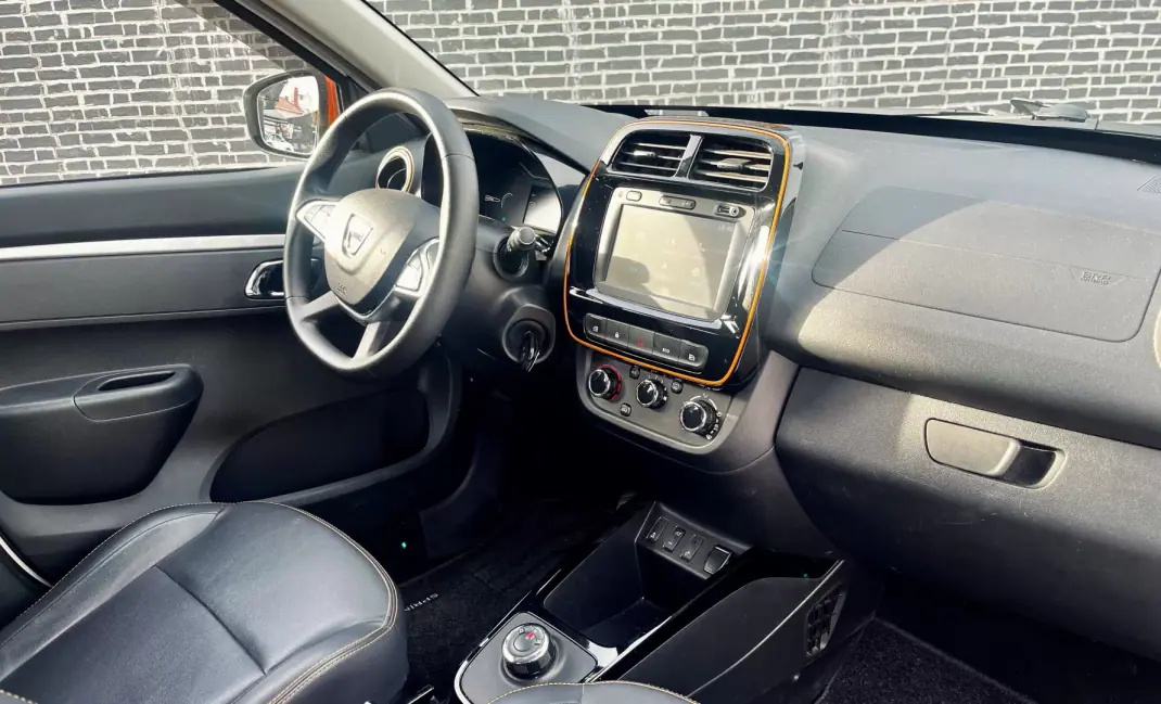 Dacia Spring 2022 - 13650 EUR, 62000 km - AUTO.MOTO.pt - 62000km - foto 3 de 17