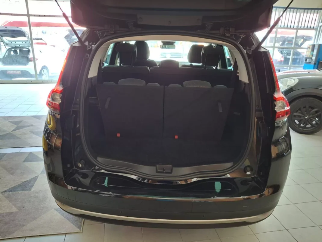 Renault Grand Scénic 2019 - 16700 EUR, 173000 km - AUTO.MOTO.pt - 173000km - foto 5 de 18