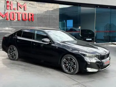BMW 530e 2024 - 52900 EUR, 33 km - AUTO.MOTO.pt - 33km - foto 2 de 15