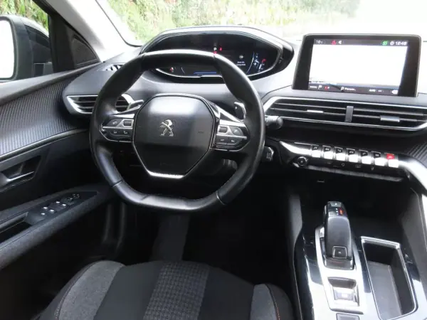 Peugeot 3008 2017 - 17990 EUR, 168000 km - AUTO.MOTO.pt - 168000km - foto 29 de 37
