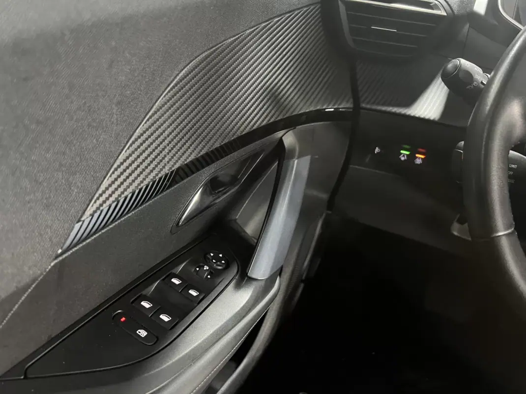 Peugeot e-2008 2020 - 18990 EUR, 50000 km - AUTO.MOTO.pt - 50000km - foto 42 de 51