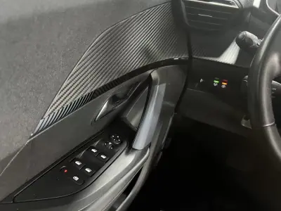 Peugeot e-2008 2020 - 18990 EUR, 50000 km - AUTO.MOTO.pt - 50000km - foto 42 de 51