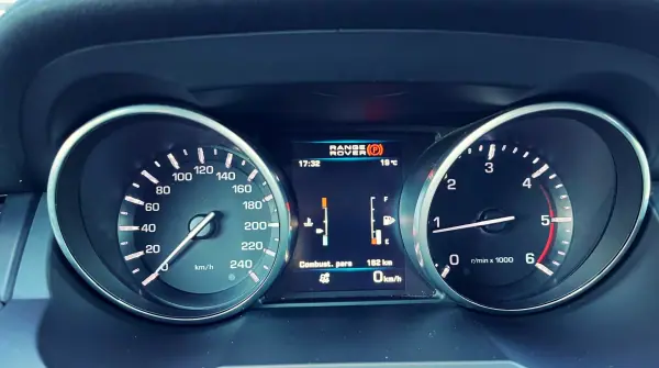 Land Rover Range Rover Evoque 2014 - 21900 EUR, 110000 km - AUTO.MOTO.pt - 110000km - foto 12 de 17