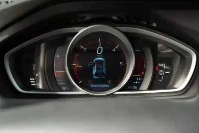 Volvo V40 2013 - 10999 EUR, 275270 km - AUTO.MOTO.pt - 275270km - foto 20 de 24