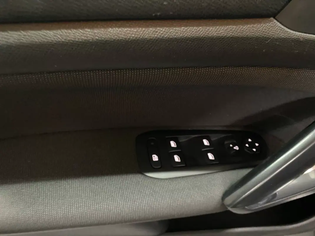 Peugeot 308 SW 2019 - 12450 EUR, 65800 km - AUTO.MOTO.pt - 65800km - foto 15 de 19