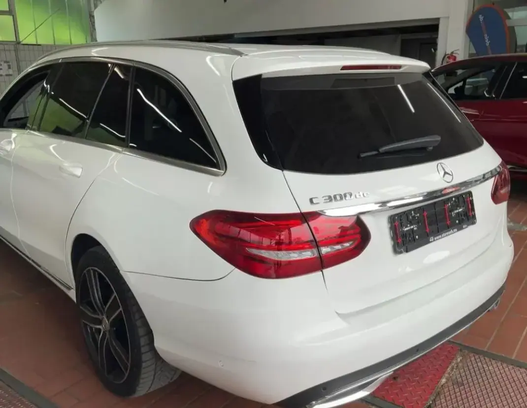 Mercedes-Benz C 300 2020 - 23999 EUR, 59016 km - AUTO.MOTO.pt - 59016km - foto 3 de 13
