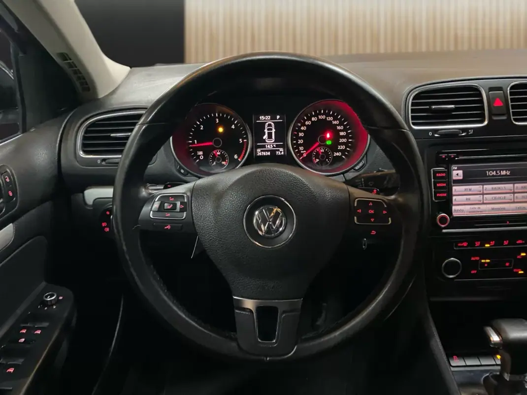 Volkswagen Golf Variant 2008 - 7950 EUR, 267609 km - AUTO.MOTO.pt - 267609km - foto 9 de 20