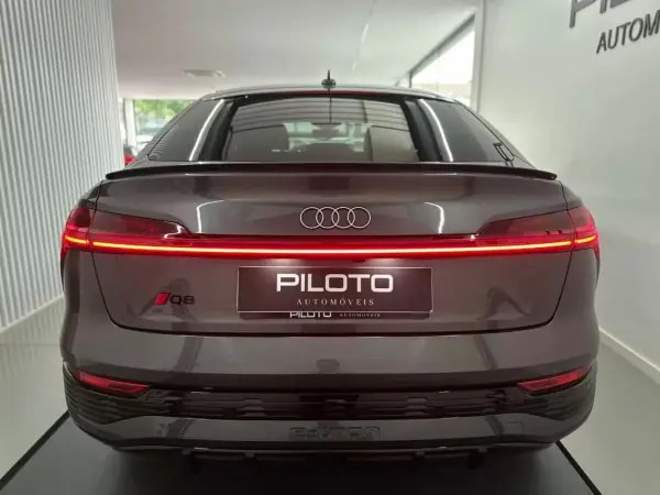Audi Q8 e-Tron Sportback 2023 - 49500 EUR, 93000 km - AUTO.MOTO.pt - 93000km - foto 7 de 31