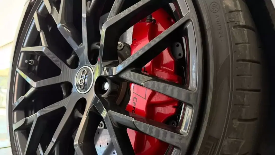 Audi R8 Coupé 2015 - 129990 EUR, 78788 km - 78788km - foto 15 de 34
