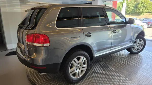 Volkswagen Touareg 2006 - 13900 EUR, 262462 km - AUTO.MOTO.pt - 262462km - foto 21 de 60