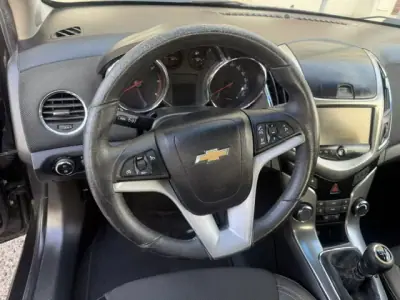 Chevrolet Cruze 2013 - 6800 EUR, 166000 km - AUTO.MOTO.pt - 166000km - foto 18 de 31