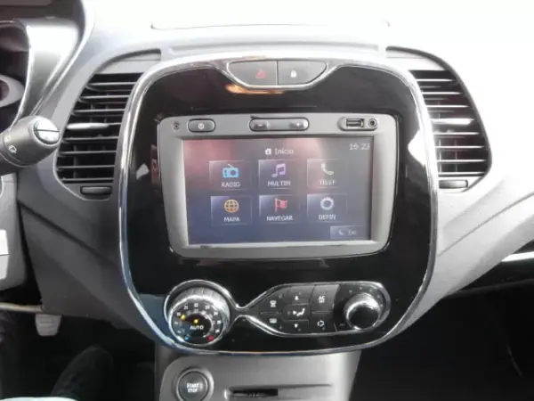 Renault Captur 2014 - 12900 EUR, 155622 km - AUTO.MOTO.pt - 155622km - foto 17 de 30