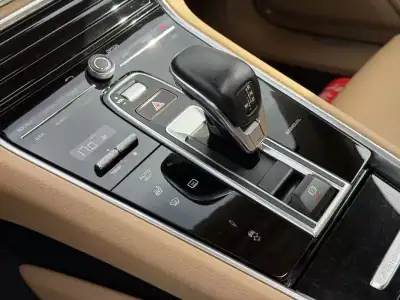 Porsche Panamera Sport Turismo 2018 - 64999 EUR, 128000 km - AUTO.MOTO.pt - 128000km - foto 16 de 27