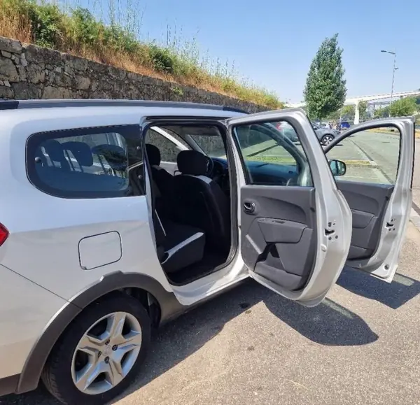Dacia Lodgy 2017 - 10000 EUR, 44500 km - AUTO.MOTO.pt - 44500km - foto 8 de 18