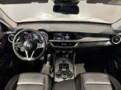Alfa Romeo Stelvio 2017 - 22900 EUR, 215900 km - AUTO.MOTO.pt - 215900km - foto 13 de 60