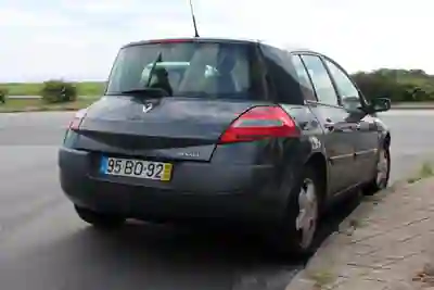 Renault Mégane 2006 - 1000 EUR, 324800 km - AUTO.MOTO.pt - 324800km - foto 5 de 16