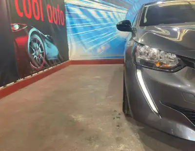 Peugeot 208 2023 - 14900 EUR, 44000 km - AUTO.MOTO.pt - 44000km - foto 22 de 47