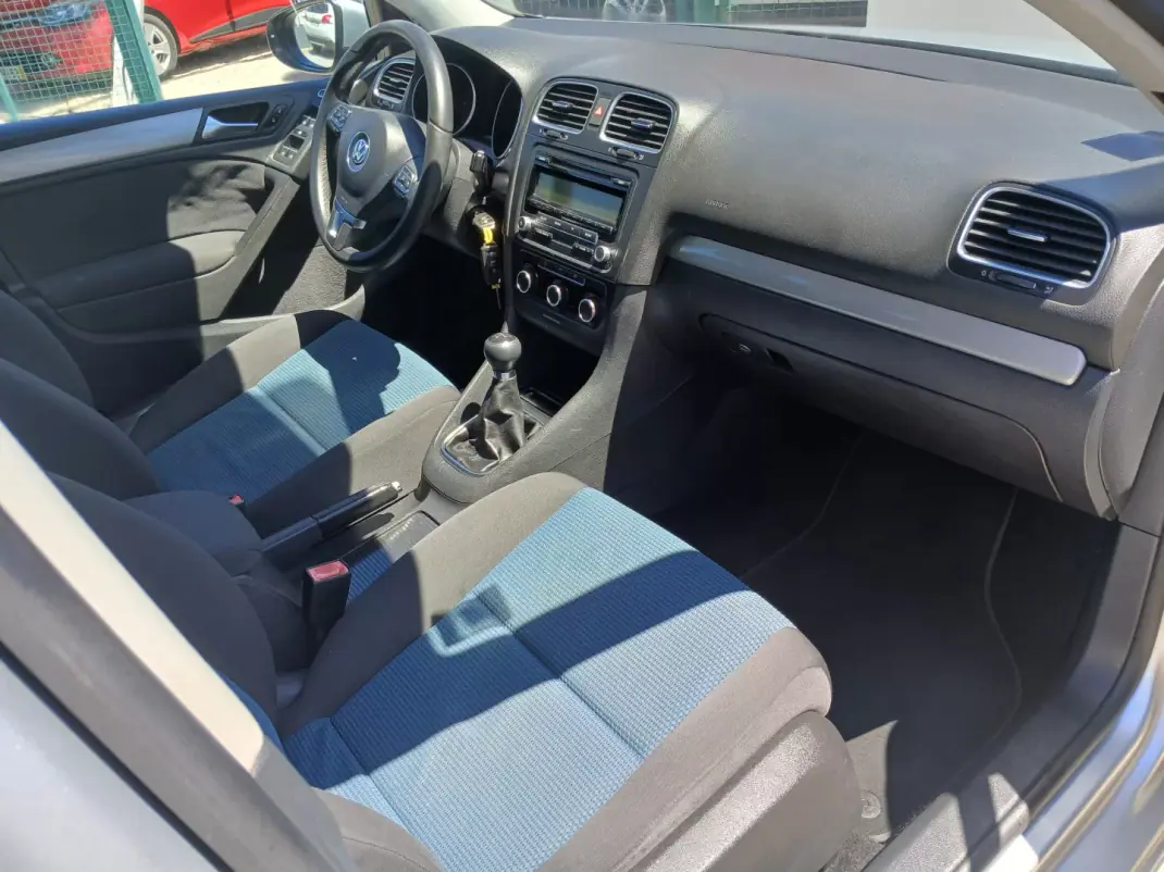 Volkswagen Golf 2011 - 8950 EUR, 155468 km - AUTO.MOTO.pt - 155468km - foto 25 de 28