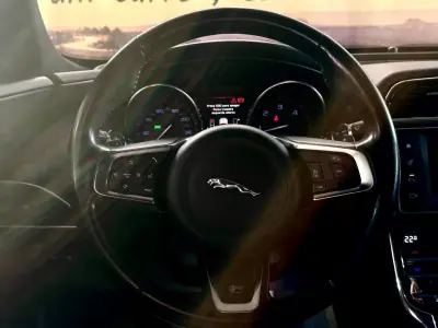 Jaguar XE 2017 - 16900 EUR, 230128 km - AUTO.MOTO.pt - 230128km - foto 21 de 28