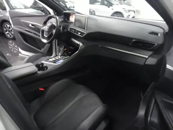 Peugeot 3008 2020 - 19500 EUR, 78000 km - AUTO.MOTO.pt - 78000km - foto 26 de 37