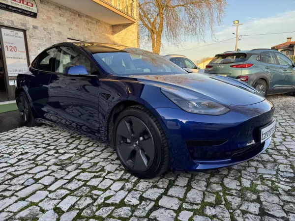Tesla Model 3 2021 - 26500 EUR, 105000 km - AUTO.MOTO.pt - 105000km - foto 2 de 37