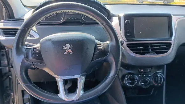Peugeot 2008 2015 - 8950 EUR, 188371 km - AUTO.MOTO.pt - 188371km - foto 14 de 29
