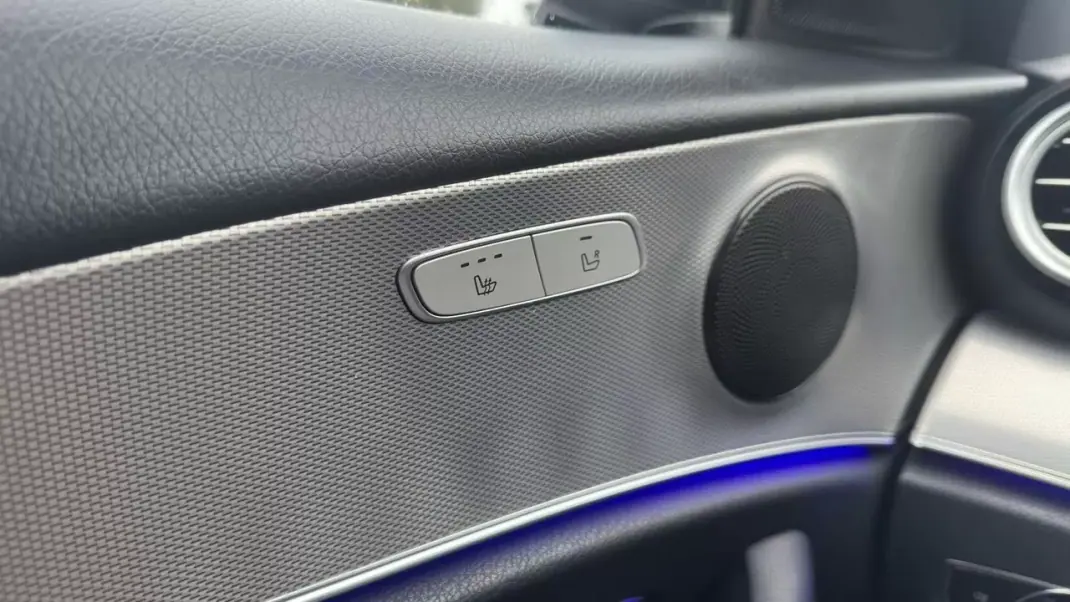 Mercedes-Benz E 220 2020 - 27900 EUR, 197000 km - AUTO.MOTO.pt - 197000km - foto 22 de 22