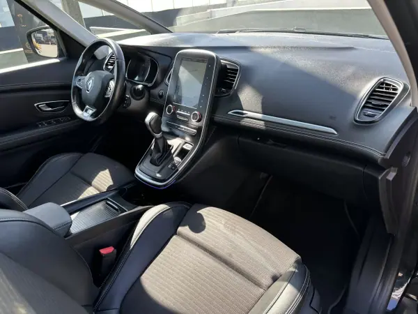 Renault Scénic 2016 - 10900 EUR, 220000 km - AUTO.MOTO.pt - 220000km - foto 56 de 66