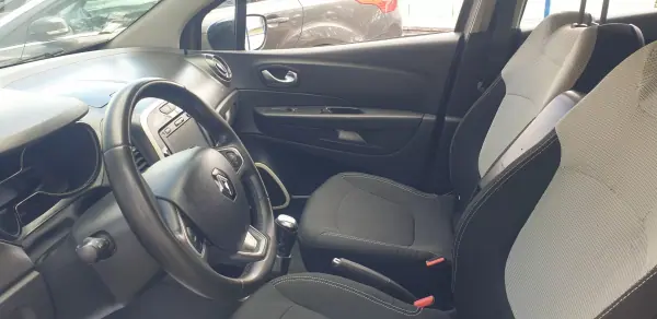 Renault Captur 2018 - 10750 EUR, 169000 km - AUTO.MOTO.pt - 169000km - foto 10 de 12