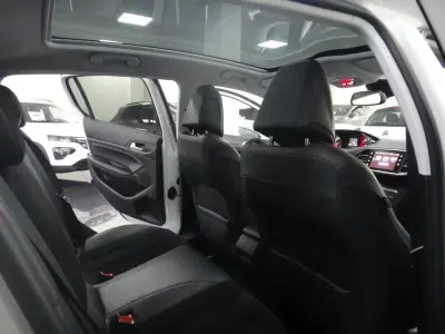 Peugeot 308 2016 - 10500 EUR, 136000 km - AUTO.MOTO.pt - 136000km - foto 18 de 26