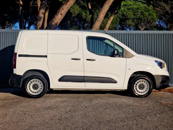 Opel COMBO 2022 - 15990 EUR, 55209 km - AUTO.MOTO.pt - 55209km - foto 4 de 15