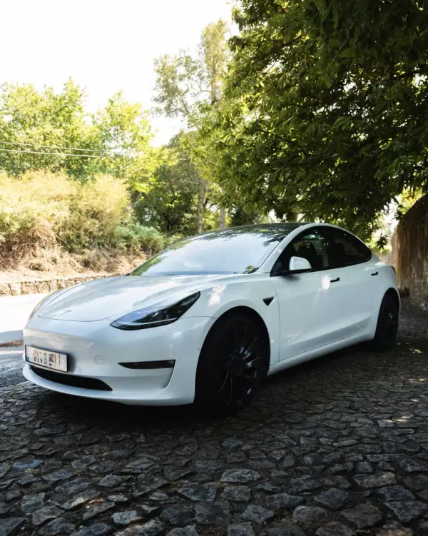 Tesla Model 3 2021 - 31999 EUR, 127000 km - AUTO.MOTO.pt - 127000km - foto 5 de 14