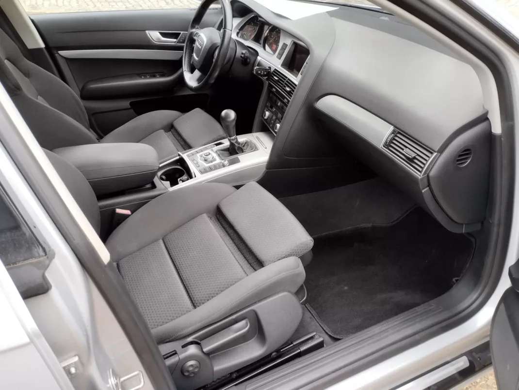 Audi A6 2010 - 10700 EUR, 220000 km - AUTO.MOTO.pt - 220000km - foto 18 de 29