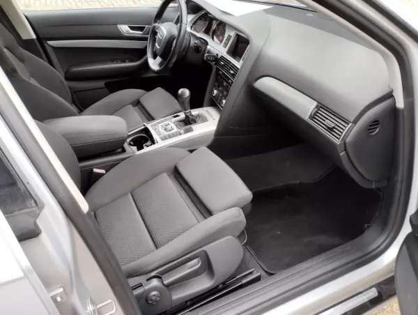 Audi A6 2010 - 10700 EUR, 220000 km - AUTO.MOTO.pt - 220000km - foto 18 de 29