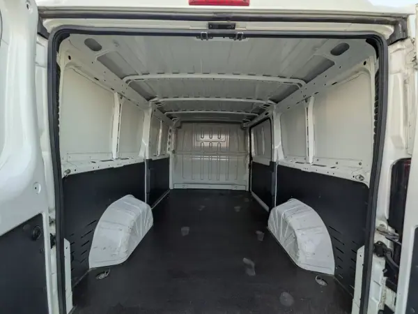 Citroën 2020 - 14990 EUR, 145000 km - AUTO.MOTO.pt - 145000km - foto 17 de 18