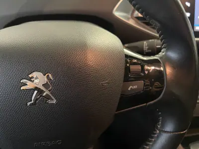 Peugeot 308 2019 - 11250 EUR, 107000 km - AUTO.MOTO.pt - 107000km - foto 18 de 27
