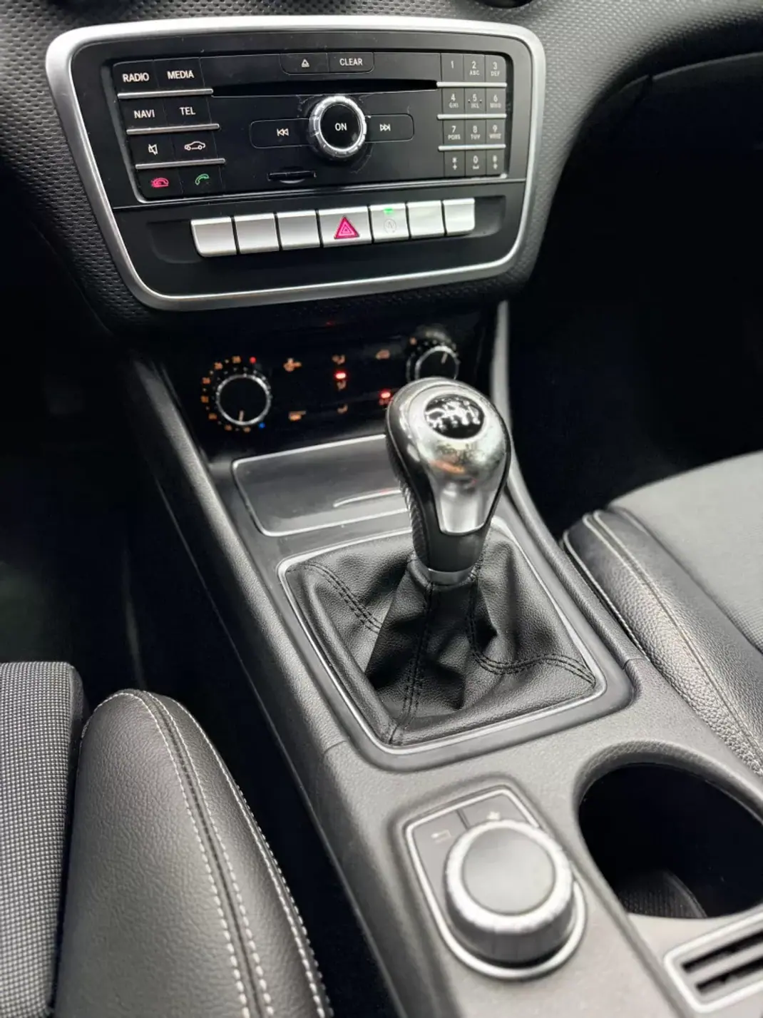 Mercedes-Benz A 180 2017 - 16500 EUR, 161000 km - AUTO.MOTO.pt - 161000km - foto 16 de 23