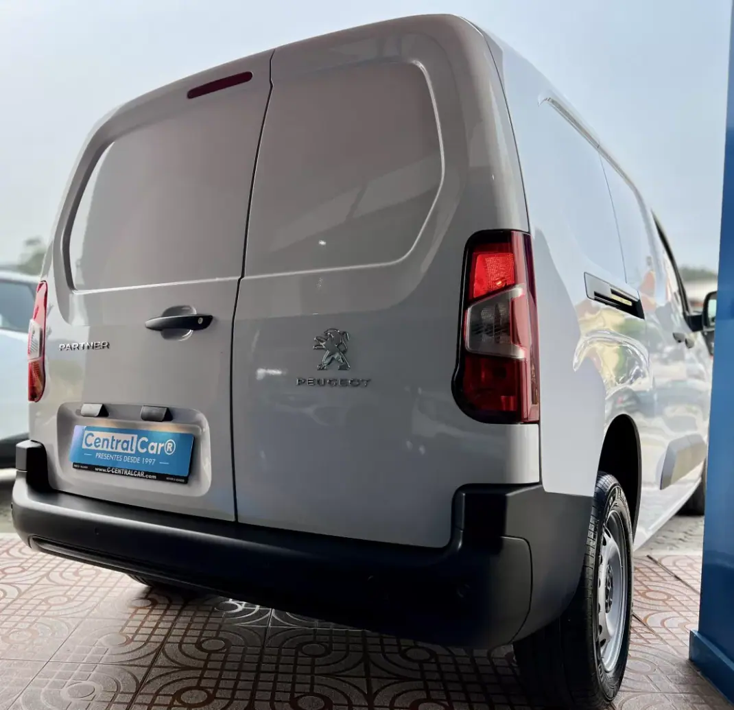 Peugeot Partner 1.5 BlueHdi L2 102Cv | CARPLAY | IVA DEDUTÍVEL 2023 - 16950 EUR, 47000 km - AUTO.MOTO.pt - 47000km - foto 11 de 21