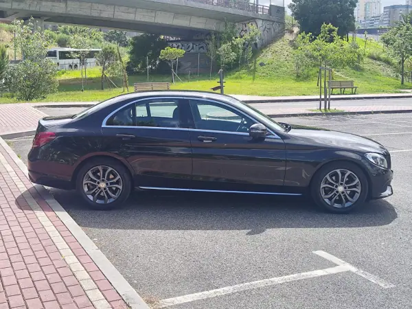 Mercedes-Benz C 200 2017 - 18980 EUR, 136500 km - AUTO.MOTO.pt - 136500km - foto 6 de 40