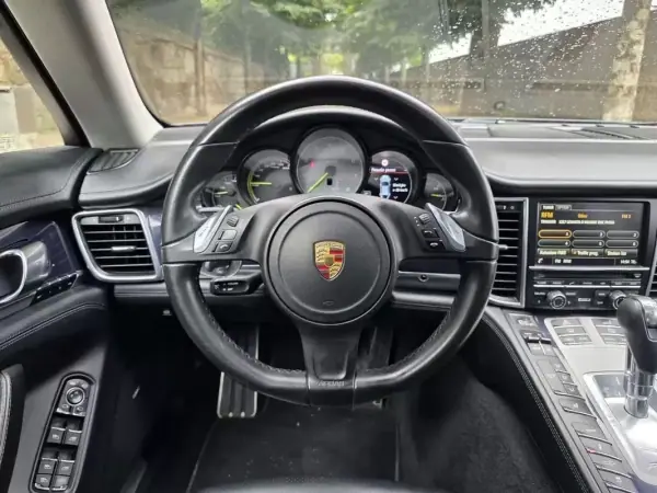 Porsche Panamera 2015 - 38499 EUR, 165000 km - AUTO.MOTO.pt - 165000km - foto 36 de 39